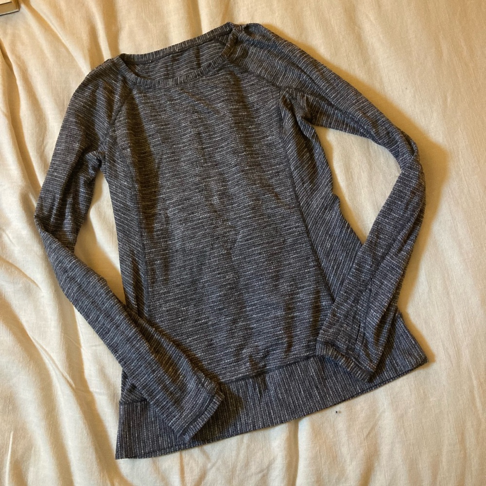 Lululemon Athletic Top - with back Pocket (sz 8-10) heathered grey long sleeve